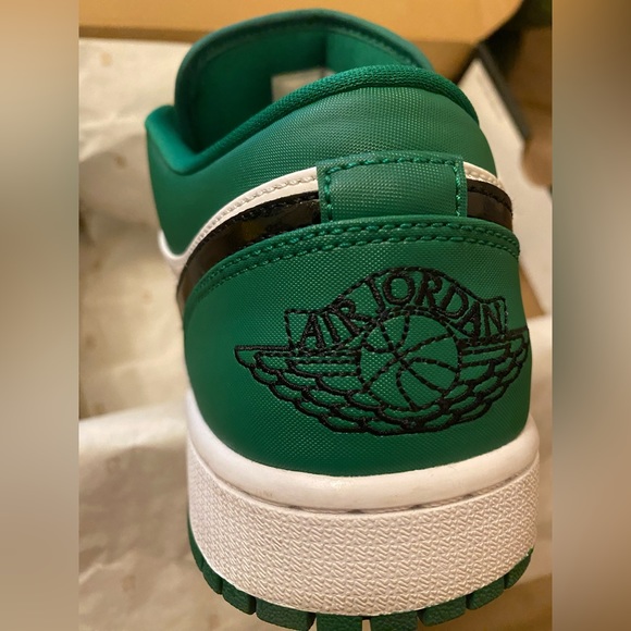 Jordan 1 Pine Green Size 9.5 Men